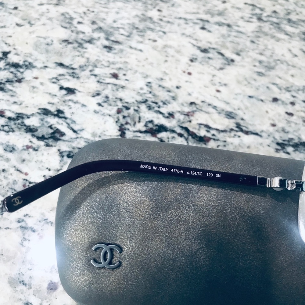 Chanel pearl sunglasses - Picture 3 of 8